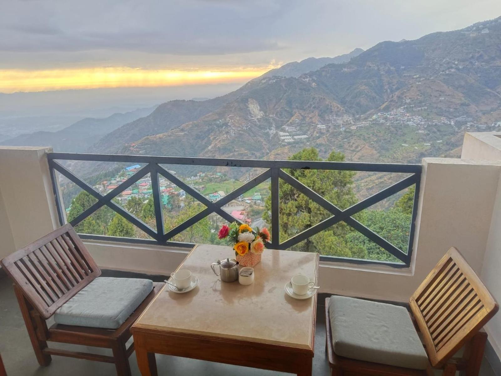 Green N Breeze Resorts Mussoorie Bagian luar foto